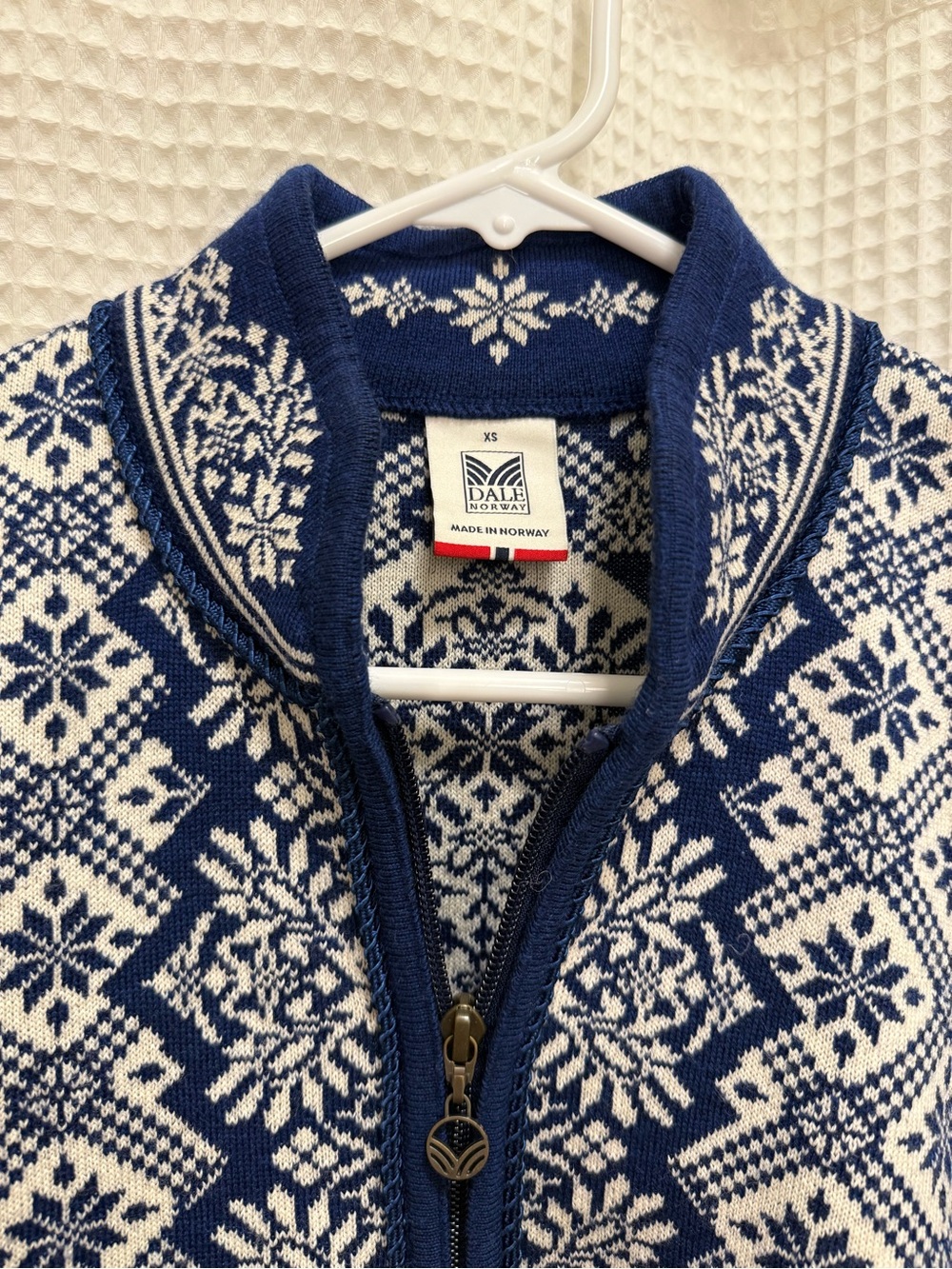 Dale of Norway - Navy and White Patterned Zip-Up Women's Jacket - Picture 5 of 15